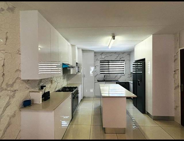 2 BEDROOM APARTMENT FOR SALE IN SUNNINGHILL